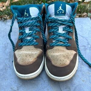 Nike Air Jordan Mid Size 7Y (US)